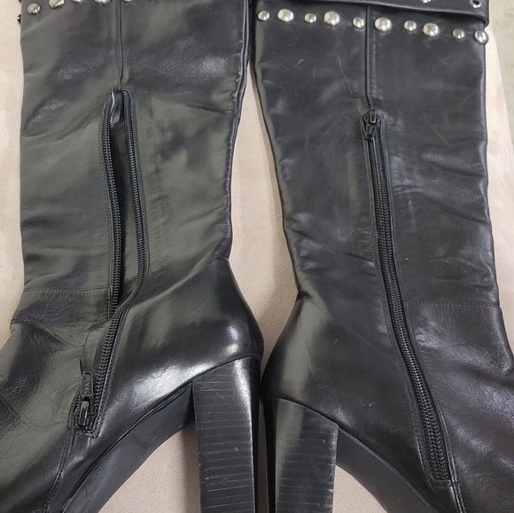 Stuart Weitzman Women's Heeled Leather Boots - Picture 7 of 10